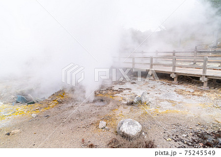 日本にある長崎県の観光名所「雲仙地獄」と「雲仙温泉」の写真 75245549