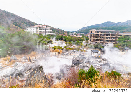 日本にある長崎県の観光名所「雲仙地獄」と「雲仙温泉」の写真 75245575