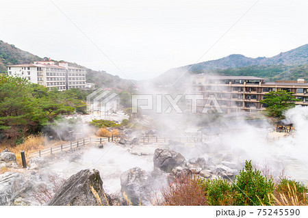 日本にある長崎県の観光名所「雲仙地獄」と「雲仙温泉」の写真 75245590