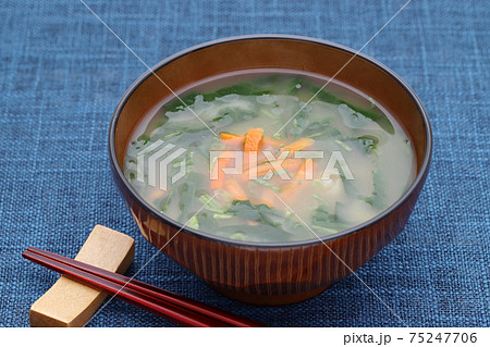 ほうれん草の味噌汁 75247706