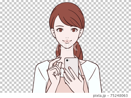 スマホを操作するエプロン姿の女性 スマホを操作するエプロン姿の女性 75248063