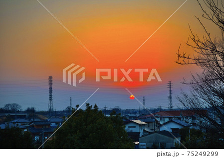 公園から見た夕焼け 公園から見た夕焼け 75249299