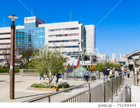 川崎市　新百合ヶ丘駅南口 75249443