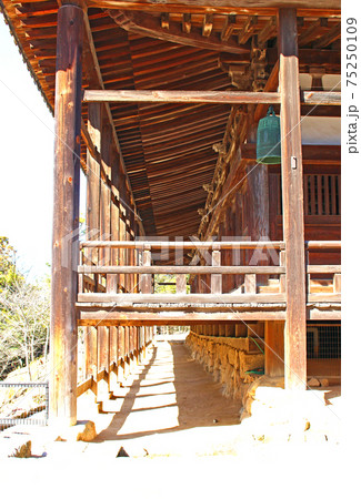 豊国神社（千畳閣）の歩ける床下と銅鐘 75250109