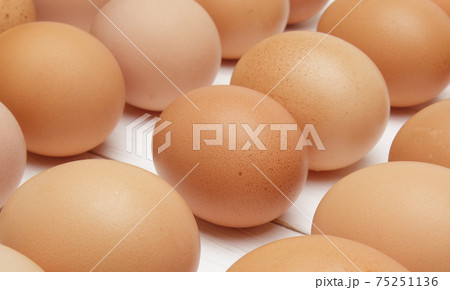 fresh chicken eggs laid out in rows on a white wooden table fresh chicken eggs laid out in rows on a white wooden table 75251136
