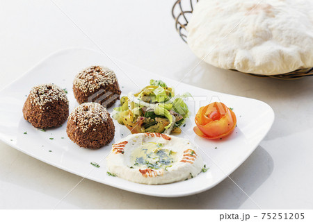 falafel hummus houmus starter snack food mezze platter 75251205