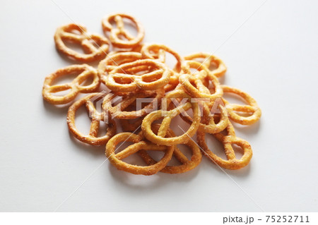輸入お菓子　プレッツェル 75252711
