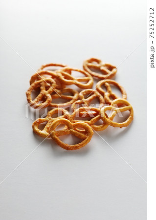 輸入お菓子 プレッツェル 輸入お菓子 プレッツェル 75252712