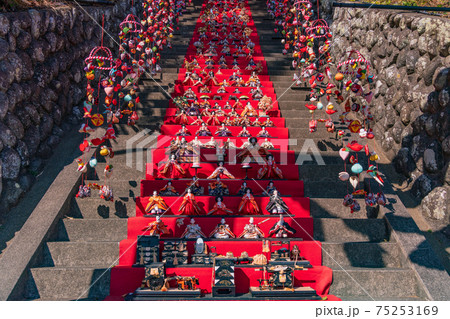 （静岡県）稲取の素盞嗚（スサノオ）神社　雛段飾り 75253169