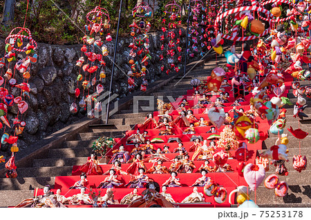 (静岡県)稲取の素盞嗚(スサノオ)神社 雛段飾り (静岡県)稲取の素盞嗚(スサノオ)神社 雛段飾り 75253178