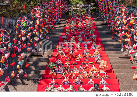 （静岡県）稲取の素盞嗚（スサノオ）神社　雛段飾り 75253180