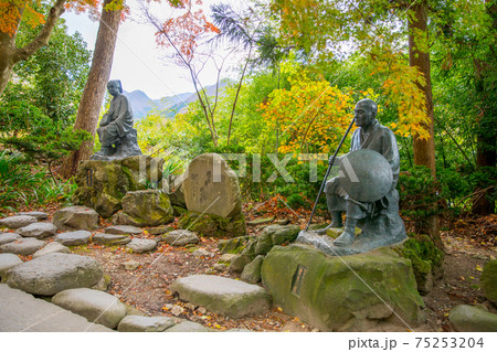秋の山寺 75253204