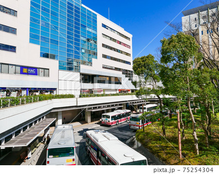 川崎市　新百合ヶ丘駅南口　バスターミナル 75254304