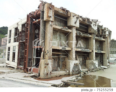 東日本大震災 女川町 被害状況 鉄筋コンクリート造の建物が転倒倒壊 杭 