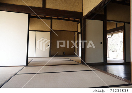 日本の岡山県総社市の古くて美しい建物 日本の岡山県総社市の古くて美しい建物 75255353