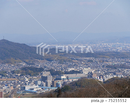 奈良県 王寺町 明神山から望む斑鳩と奈良市街地 (奈良盆地、立春) 奈良県 王寺町 明神山から望む斑鳩と奈良市街地 (奈良盆地、立春) 75255552