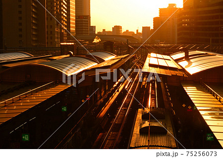 夕景　大阪駅 75256073