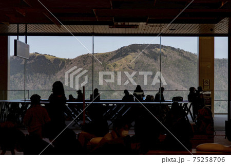 箱根早雲山駅より望む明星ヶ岳の「大」の文字 75258706