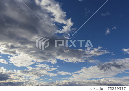 雲の多い空 雲の多い空 75259537