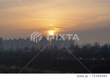 都市 都会 夕焼け 75260984