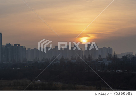 都市 都会 夕焼け 75260985