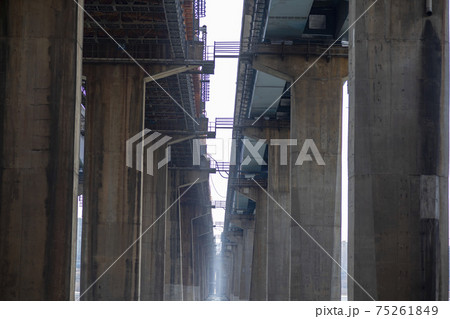 現代建築 ビル 桟橋 75261849