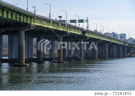 現代建築 ビル 桟橋 75261852