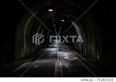 橋詰トンネル　幽霊　心霊　怖い　険道　酷道　夜　深夜　午後　コンクリート　鉄橋　鉄骨　奥多摩湖 75263328