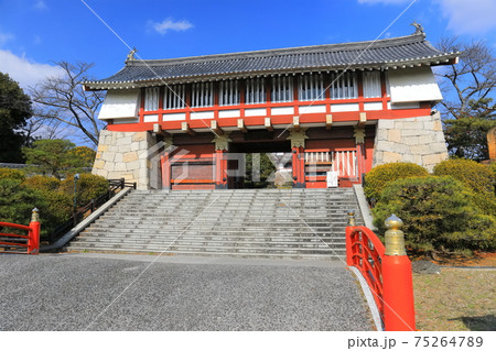 【京都府】晴天下の伏見桃山城 大手門 【京都府】晴天下の伏見桃山城 大手門 75264789