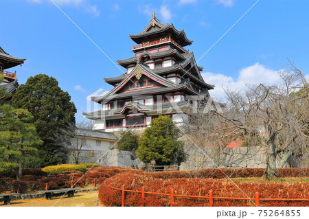 【京都府】晴天下の伏見桃山城 【京都府】晴天下の伏見桃山城 75264855