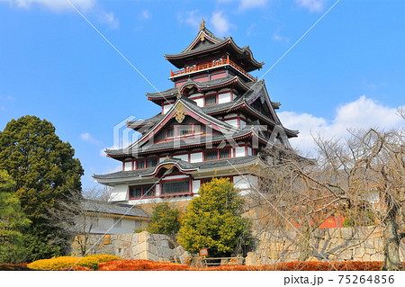 【京都府】晴天下の伏見桃山城 【京都府】晴天下の伏見桃山城 75264856