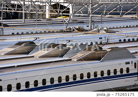 東海道新幹線N700系のパンタグラフの写真素材 [75265175] - PIXTA