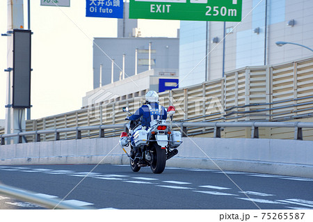 警視庁第二交通機動隊の白バイ 75265587