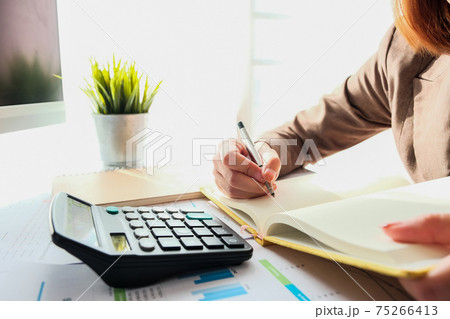Close up Business Woman or Accountant Calculating Cost Economic Close up Business Woman or Accountant Calculating Cost Economic 75266413