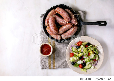 Grilled sausages salsiccia nodi Grilled sausages salsiccia nodi 75267132