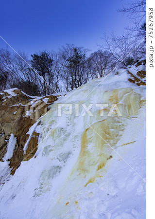 [福島県]_裏磐梯_イエローフォール_冬18 75267958