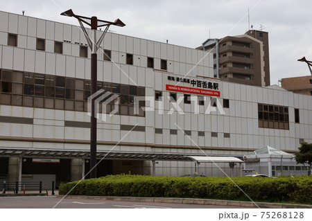 堺市にある南海電鉄と泉北高速鉄道の中百舌鳥駅 堺市にある南海電鉄と泉北高速鉄道の中百舌鳥駅 75268128