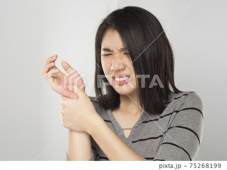 woman feel hand pain from office syndrome. 75268199