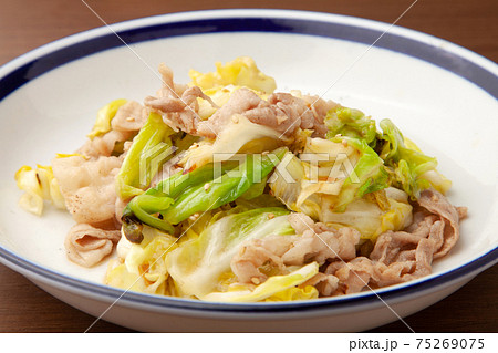 豚バラとキャベツの塩炒め 75269075