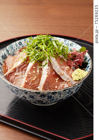 鰤の漬け丼 鰤の漬け丼 75269235