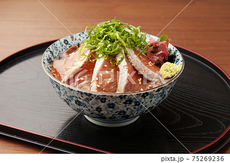 鰤の漬け丼 鰤の漬け丼 75269236