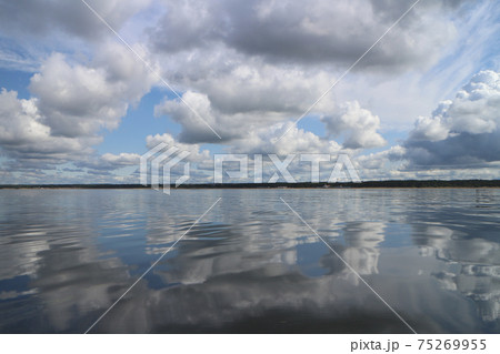 cloudy landscape cumulus clouds are reflected in the water surface cloudy landscape cumulus clouds are reflected in the water surface 75269955