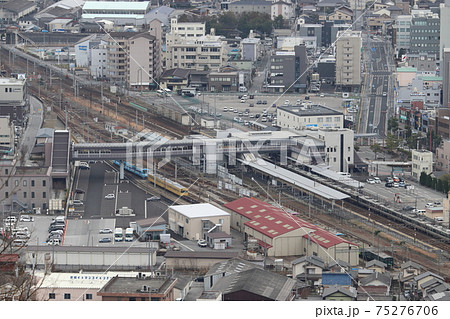 佐和山城跡から眺める彦根駅 75276706