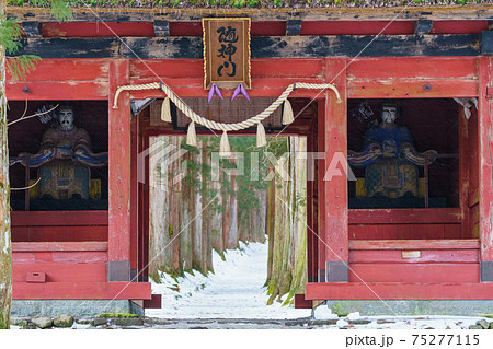 冬の戸隠神社 随神門 冬の戸隠神社 随神門 75277115