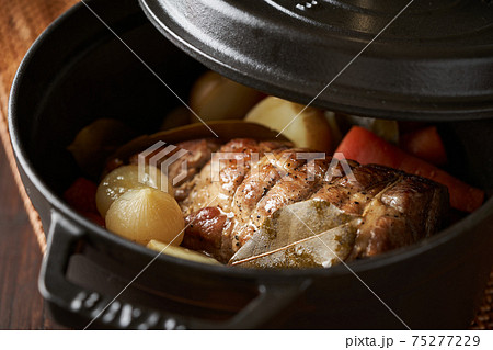 豚肩ロースと野菜の蒸し焼き 75277229