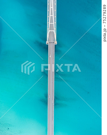 1月沖縄・本部　瀬底大橋 75279289