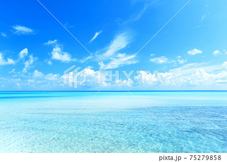沖縄 宮古島の美しい海の写真素材