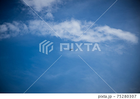 Deep blue sky with stratocumulus clouds 75280307