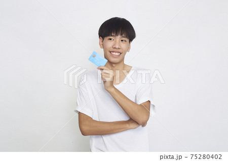 Asian man showing credit card Asian man showing credit card 75280402