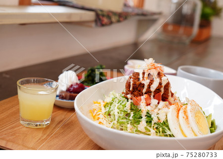 タコライス 沖縄県の料理 メキシコ風アメリカ料理 タコライス 沖縄県の料理 メキシコ風アメリカ料理 75280733